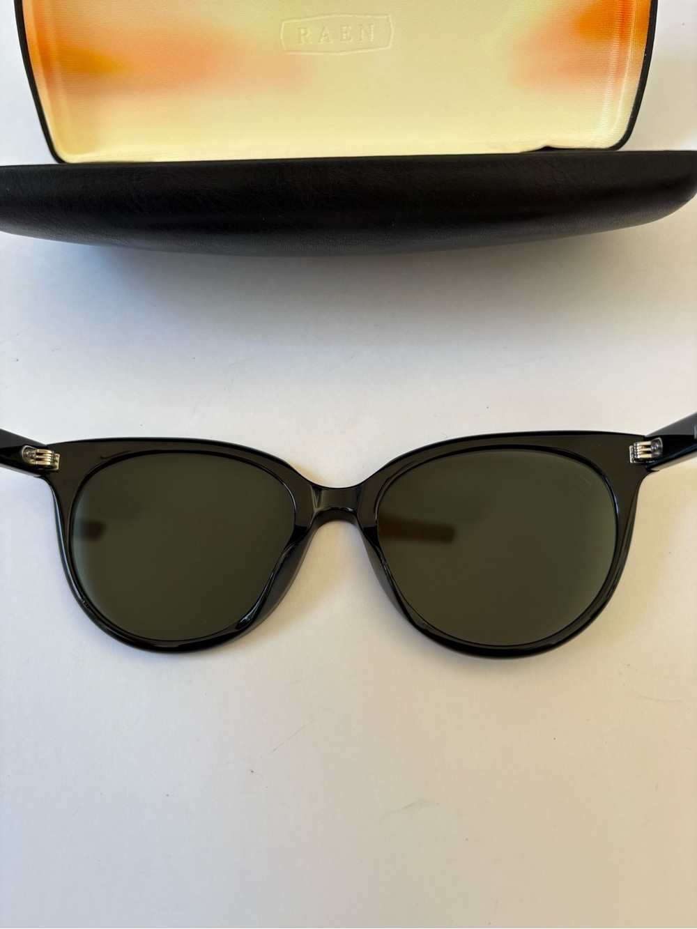 Raen Lily Crystal Black Polarized 54 Sunglasses Cat Eye Handmade Trendy Wide - Picture 5 of 11